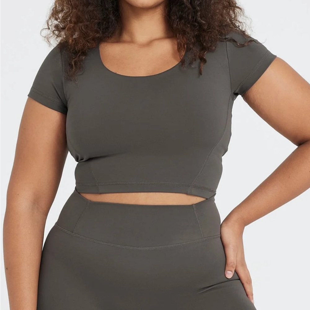 Oneractive Timeless Crop Short Sleeve Tee in Deep Taupe